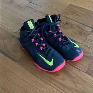 Nike Girls Basketball Sneaker